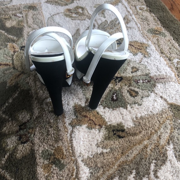 Yves SaintLaurent Rive Gauche Wedge Heel - Picture 4 of 8